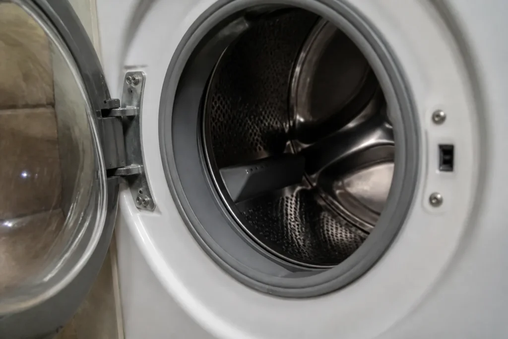 Hublot de lave linge ouvert montrant joint propre