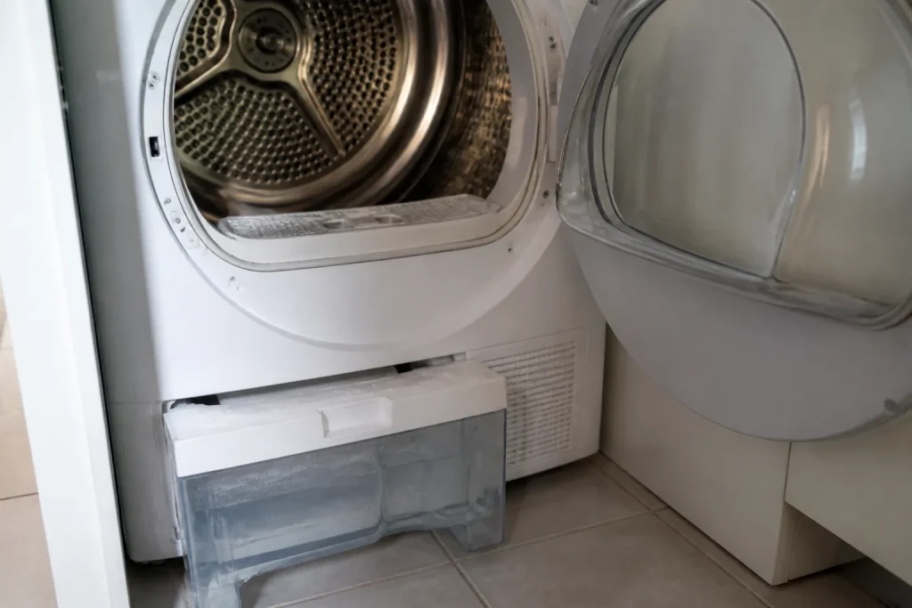 Seche linge blanc ouvert avec reservoir deau transparent